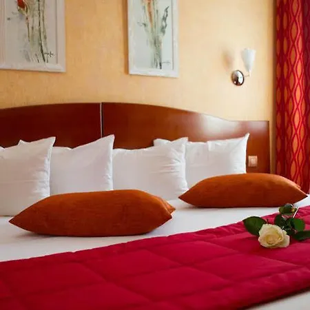 Hotel De Champagne 3*